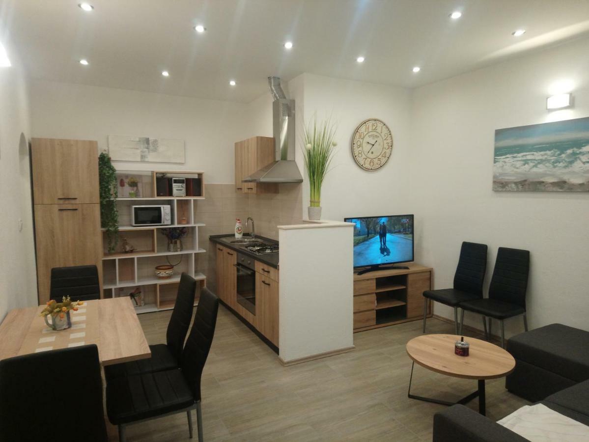 Ferienhaus Paula Apartment Podstrana Ngoại thất bức ảnh